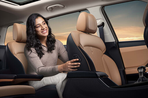 Hyundai Alcazar Tech Passenger Seat Walk In